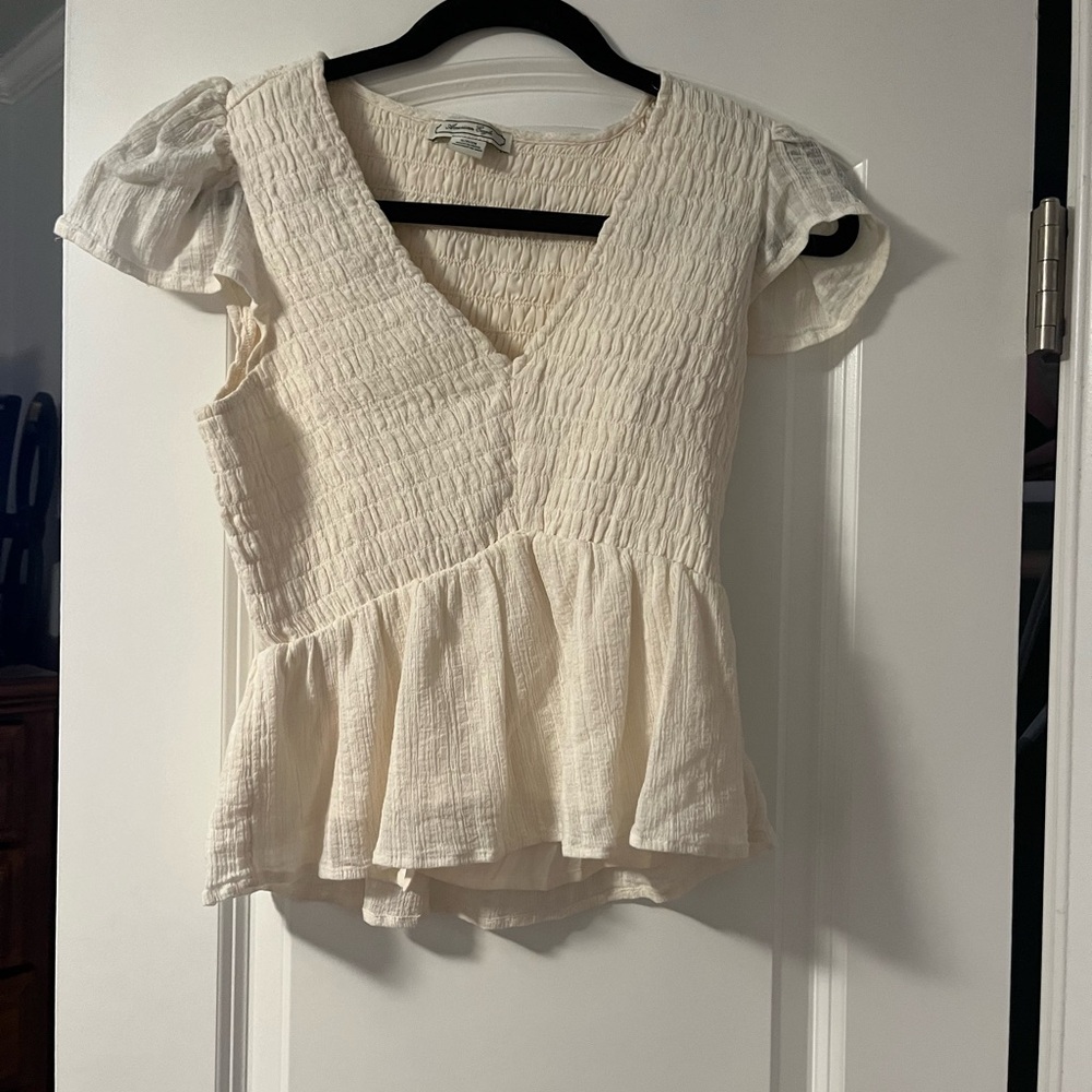 AMERICAN EAGLE CREAM TOP SIZE MEDIUM